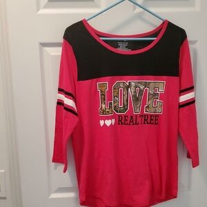 Love 🤍🤍🤍 Realtree Pink and Black shirt